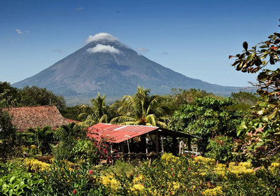 Paisajes montañosos y fábricas de puros en Estelí