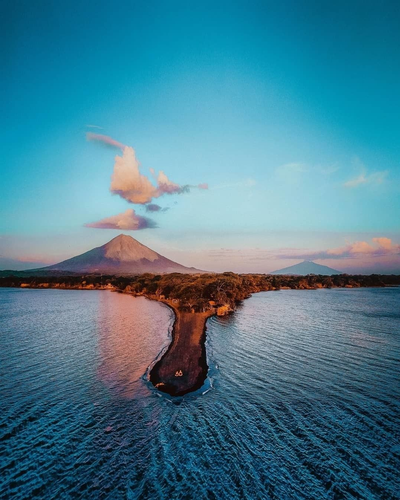 Isla de Ometepe con sus dos volcanes Concepción y Maderas