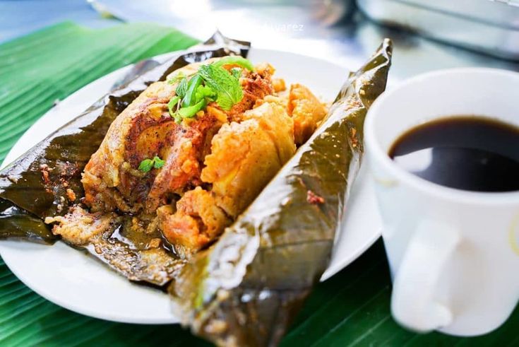 Nacatamal envuelto en hoja de plátano